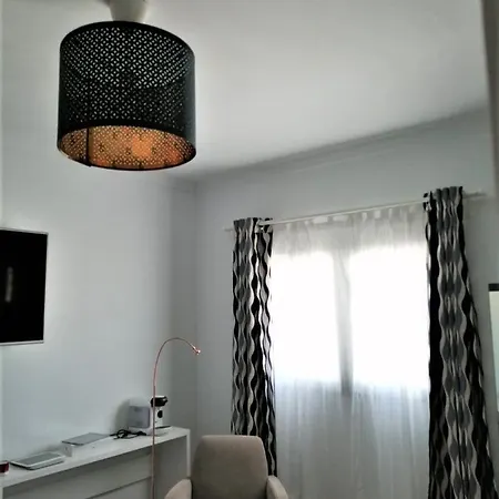 מלון Modern קאלה ראטג'אדה
