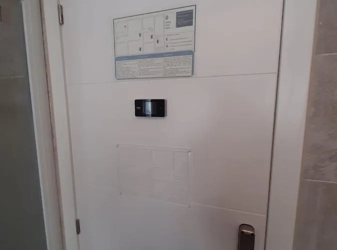 Modern 칼라 라트자다