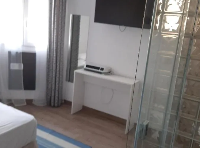 Modern 칼라 라트자다