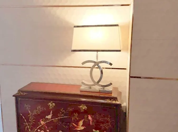 Modern 칼라 라트자다